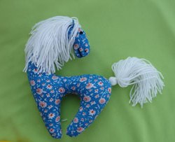М'яка іграшка Коник своїми руками