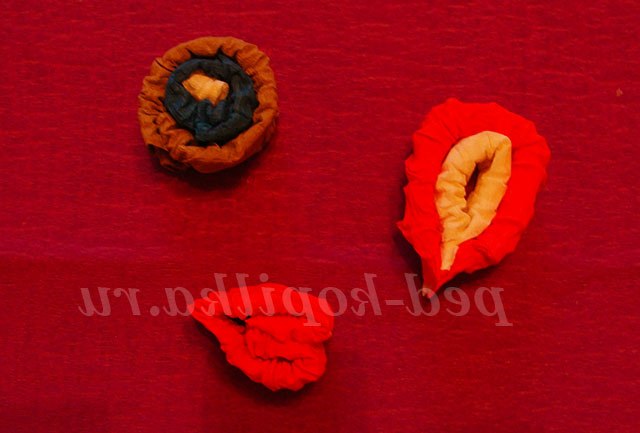 Великодній півник з гофротрубочек