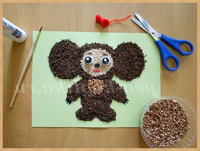 Аплікація з чаю і круп. Чебурашка