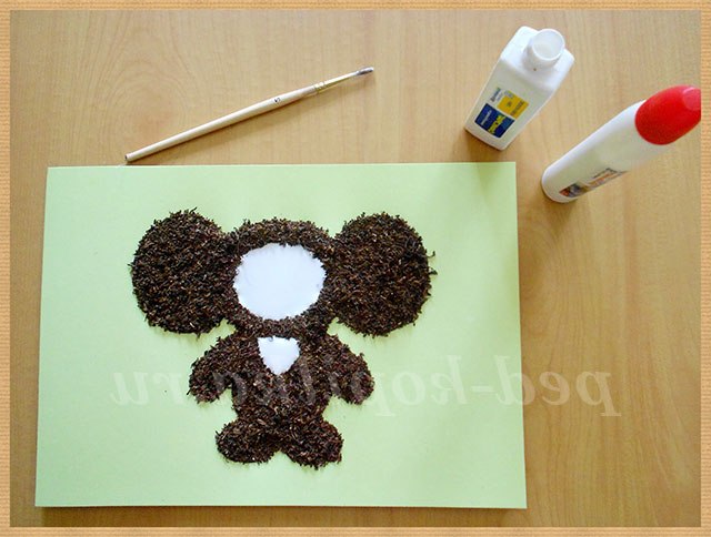 Аплікація з чаю і круп. Чебурашка