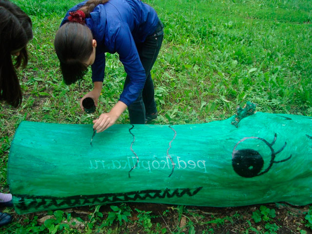 Крокодил з колоди своїми руками