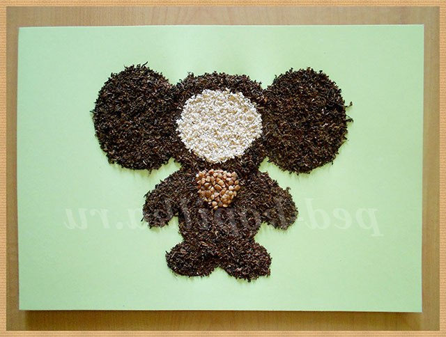 Аплікація з чаю і круп. Чебурашка