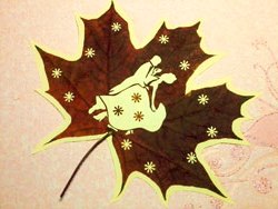 Ажурна аплікація на осінніх листках