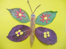 Метелик з осіннього листя