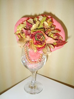 Троянди з кленового листя