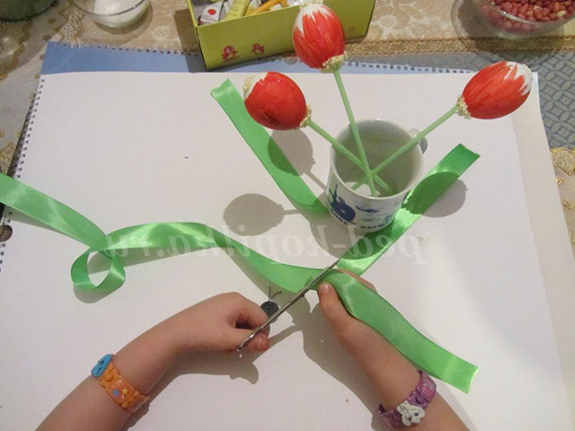 Виріб з яєць. Тюльпани