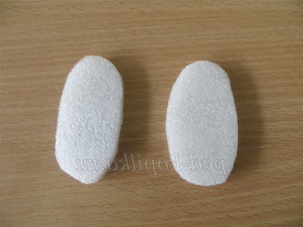 іграшки з помпонів, заєць своїми руками, кролик з помпонів своїми руками