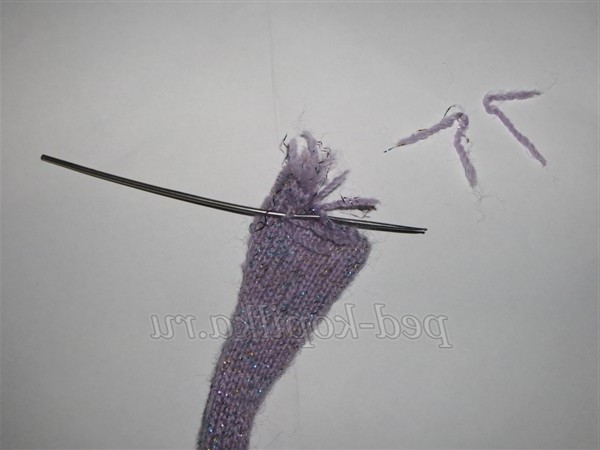 іграшки з помпонів, заєць своїми руками, кролик з помпонів своїми руками