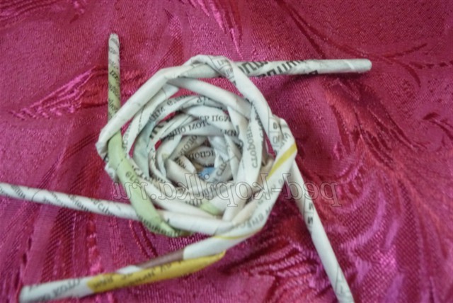 Плетіння з газетних трубочок. Майстер-клас годинник