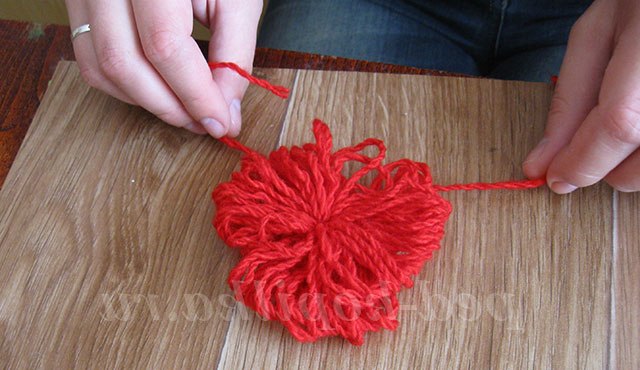 троянди з ниток своїми руками