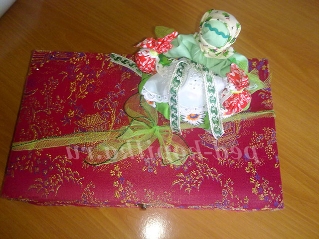 Лялька в оформленні подарунка