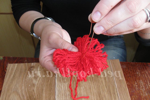 троянди з ниток своїми руками