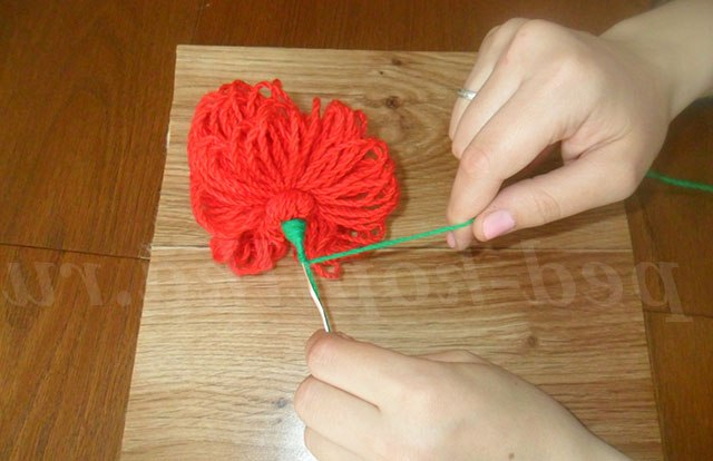 троянди з ниток своїми руками