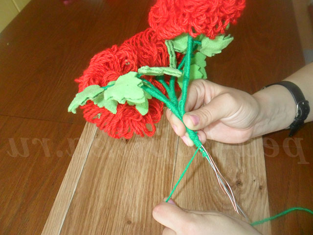 троянди з ниток своїми руками