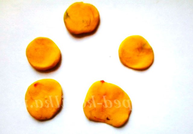 нарцис з пластиліну