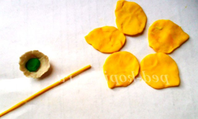 нарцис з пластиліну