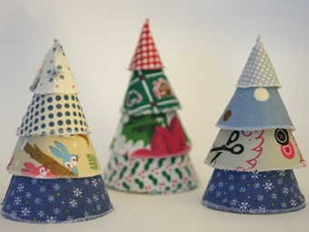 Виготовлення ялинки з конусів