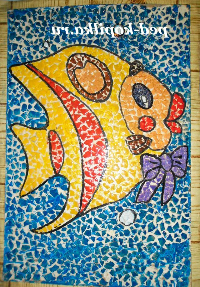 Мозаїка з яєчної шкаралупи. Рибка