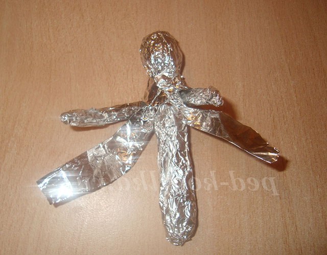 Ліплення з пластиліну фігур на каркасі