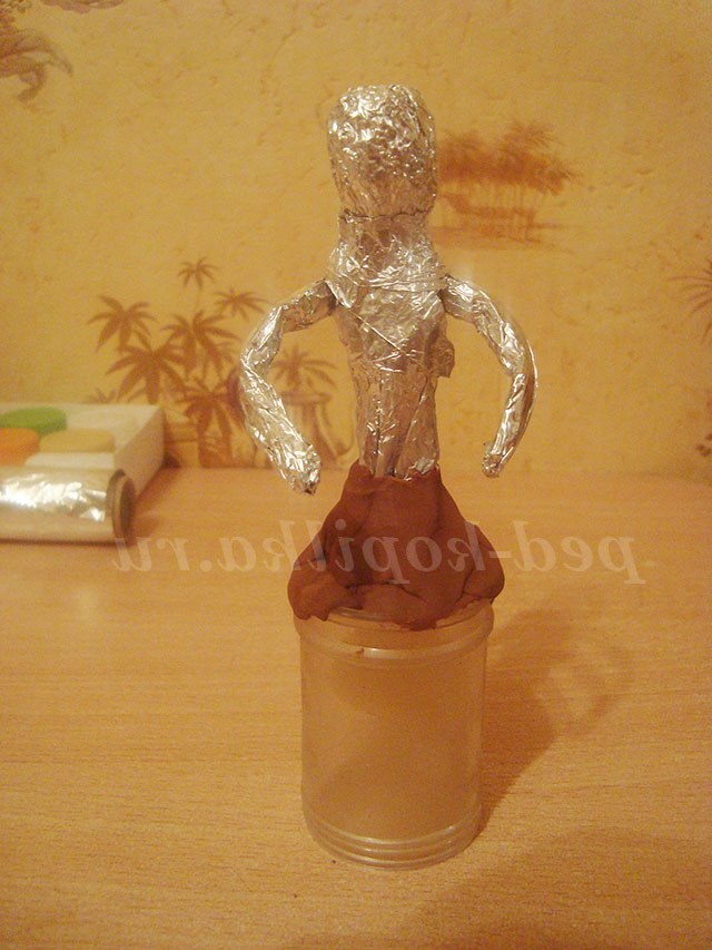 Ліплення з пластиліну фігур на каркасі