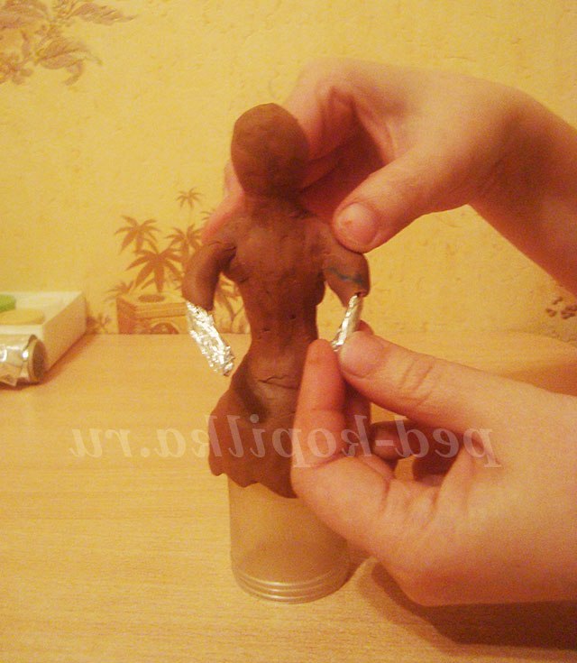 Ліплення з пластиліну фігур на каркасі