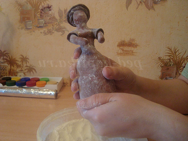 Ліплення з пластиліну фігур на каркасі