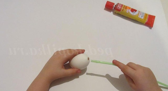 Виріб з яєць. Тюльпани