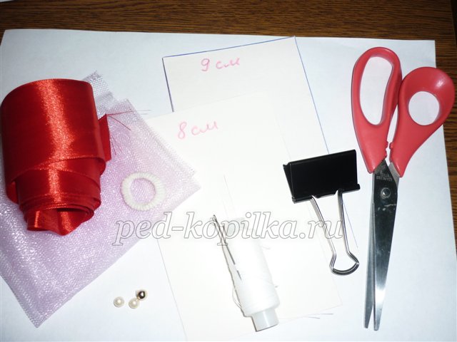 Майстер - клас Виготовлення брошки з атласних стрічок Майстер - клас Виготовлення брошки з атласних стрічок