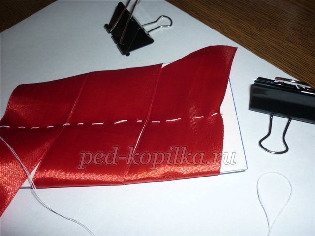 Майстер - клас Виготовлення брошки з атласних стрічок Майстер - клас Виготовлення брошки з атласних стрічок