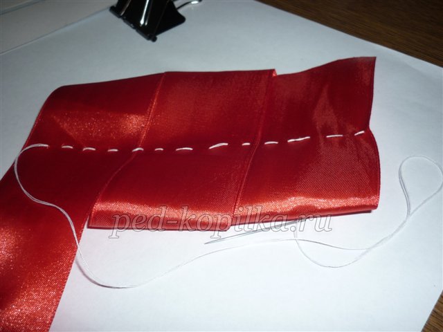 Майстер - клас Виготовлення брошки з атласних стрічок Майстер - клас Виготовлення брошки з атласних стрічок