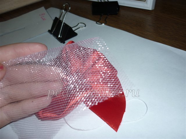 Майстер - клас Виготовлення брошки з атласних стрічок Майстер - клас Виготовлення брошки з атласних стрічок