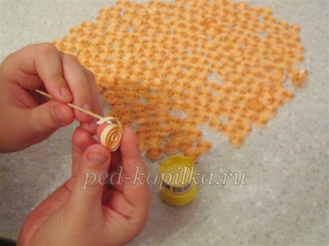 Пап'є-маше. Квіллінг. Квіткова капелюшок Пап'є-маше. Квіллінг. Квіткова капелюшок