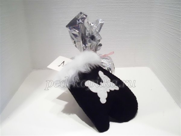 Чобітків і рукавиця для мініатюрних подарунків