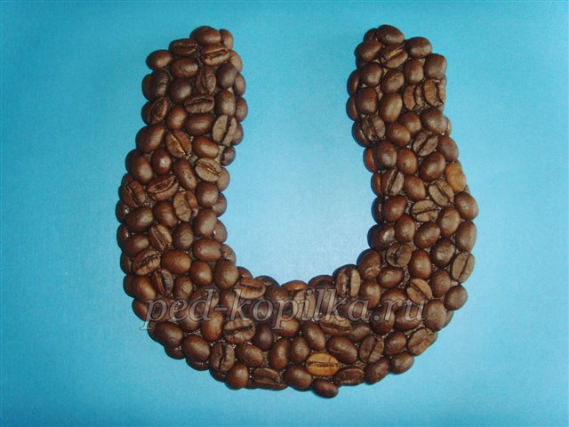 Новорічний амулет - підкова з кавових зерен. Майстер-клас Новорічний амулет - підкова з кавових зерен. Майстер-клас