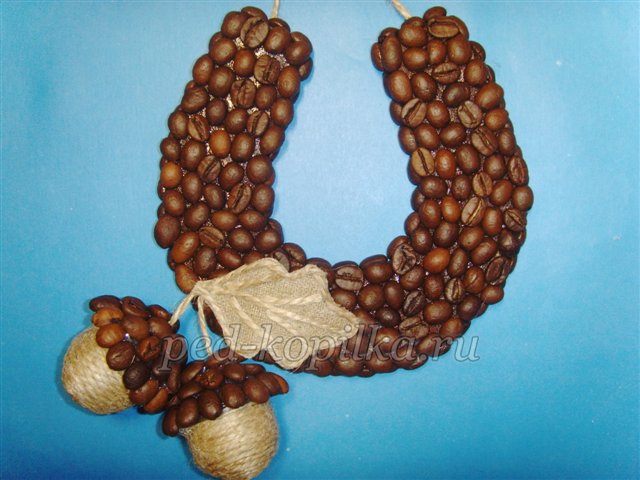 Новорічний амулет - підкова з кавових зерен. Майстер-клас Новорічний амулет - підкова з кавових зерен. Майстер-клас