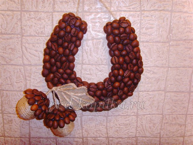 Новорічний амулет - підкова з кавових зерен. Майстер-клас Новорічний амулет - підкова з кавових зерен. Майстер-клас