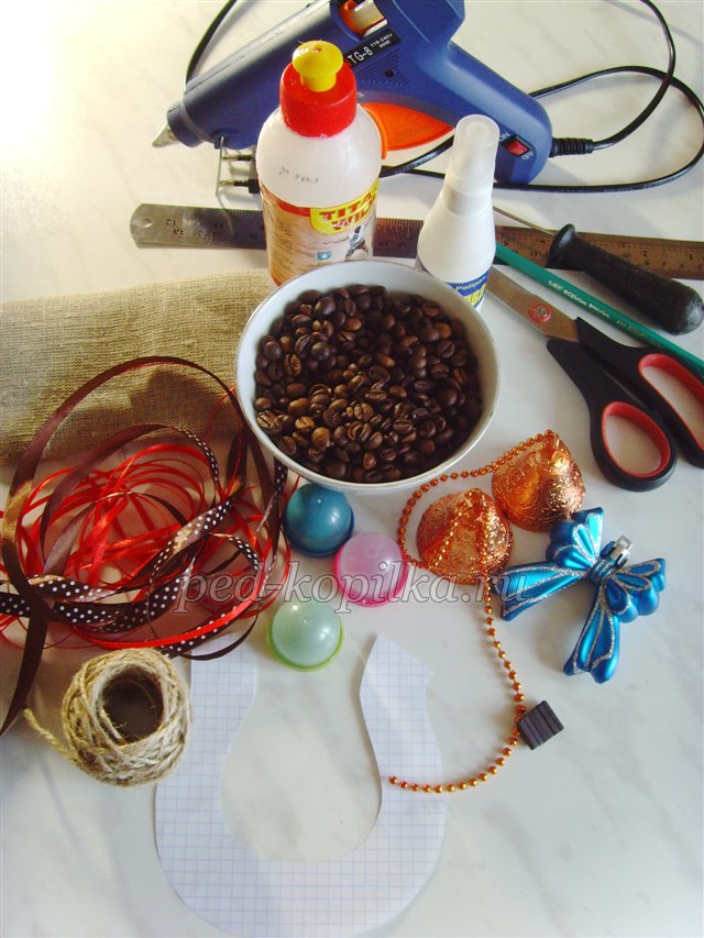 Новорічний амулет - підкова з кавових зерен. Майстер-клас Новорічний амулет - підкова з кавових зерен. Майстер-клас