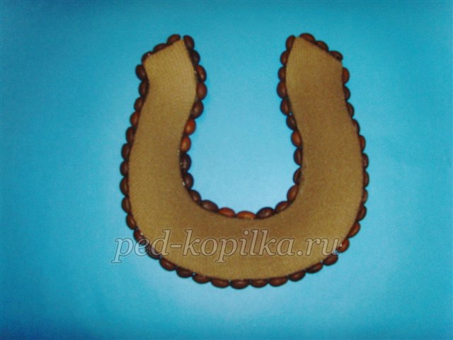 Новорічний амулет - підкова з кавових зерен. Майстер-клас Новорічний амулет - підкова з кавових зерен. Майстер-клас