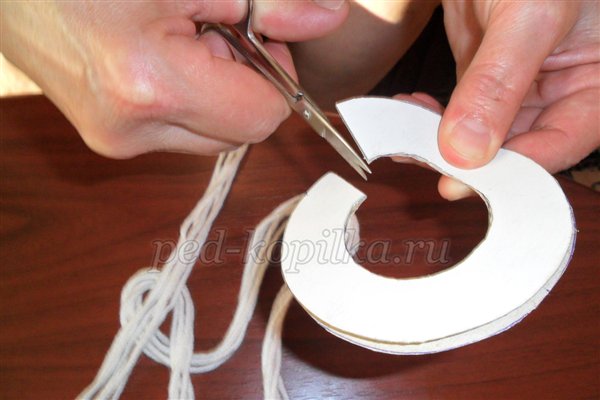 Майстер-клас Казковий сніговик з помпонів Майстер-клас Казковий сніговик з помпонів