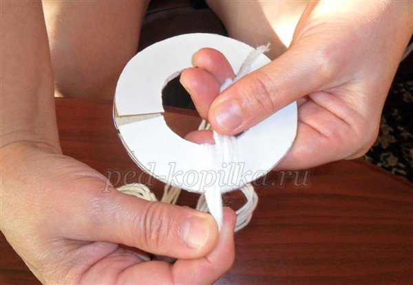 Майстер-клас Казковий сніговик з помпонів Майстер-клас Казковий сніговик з помпонів