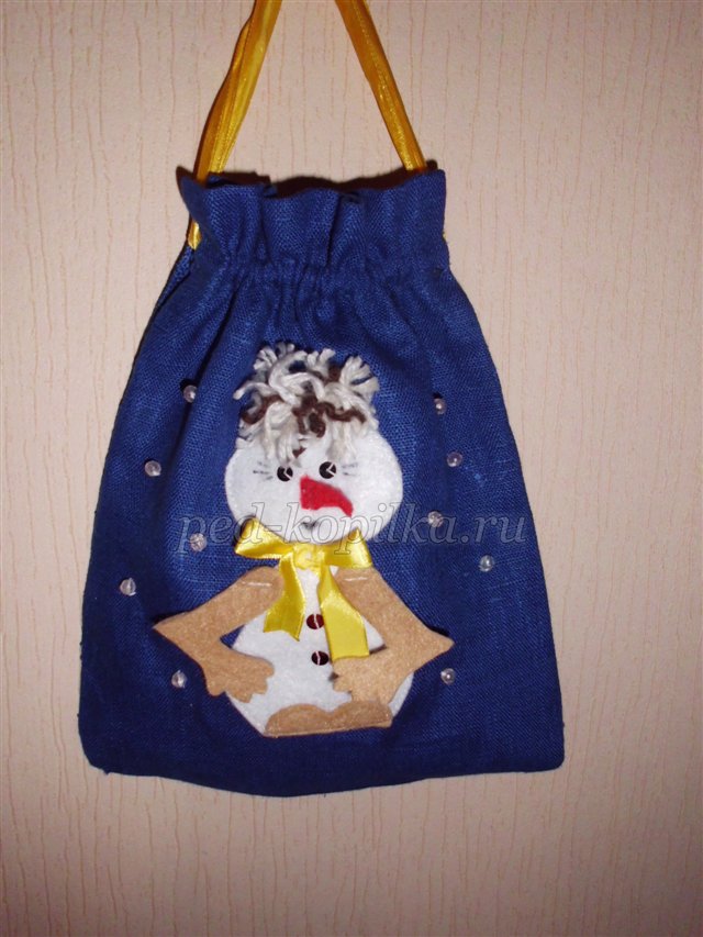 Сніговик - аплікація на мішечок для подарунків до Нового року Сніговик - аплікація на мішечок для подарунків до Нового року