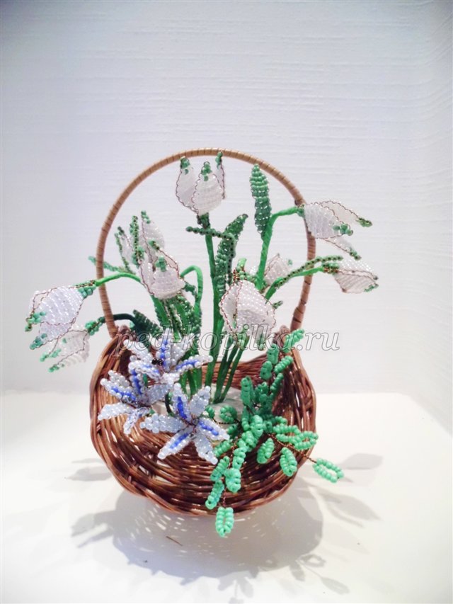 Бісероплетіння. Квіти з бісеру. Кошик пролісків Бісероплетіння. Квіти з бісеру. Кошик пролісків