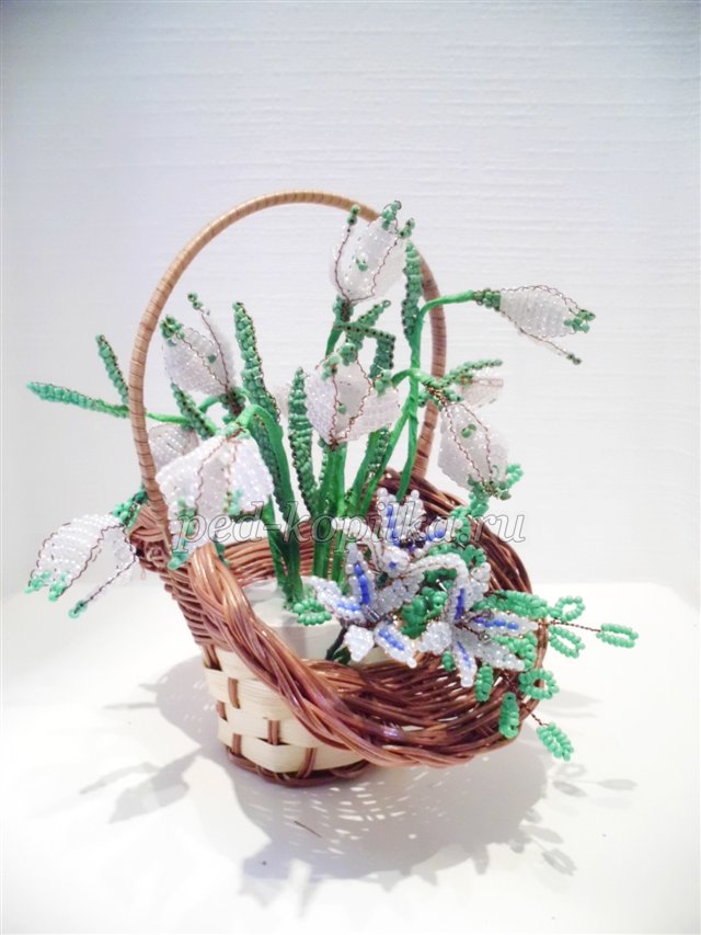 Бісероплетіння. Квіти з бісеру. Кошик пролісків Бісероплетіння. Квіти з бісеру. Кошик пролісків