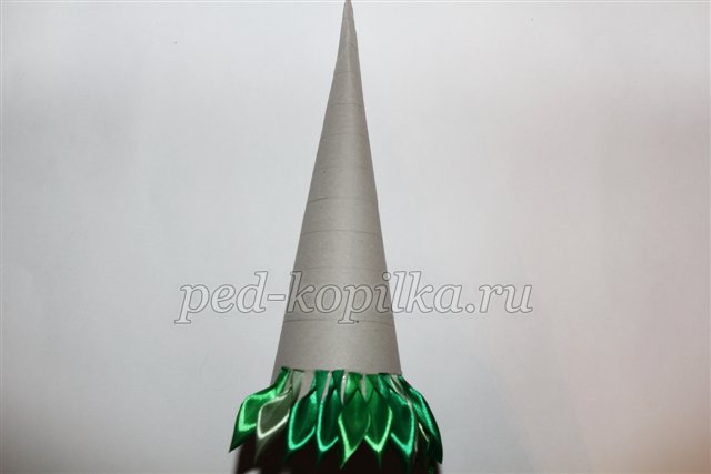 Ялинка з атласних стрічок в техніці канзаші. Майстер-клас Ялинка з атласних стрічок в техніці канзаші. Майстер-клас