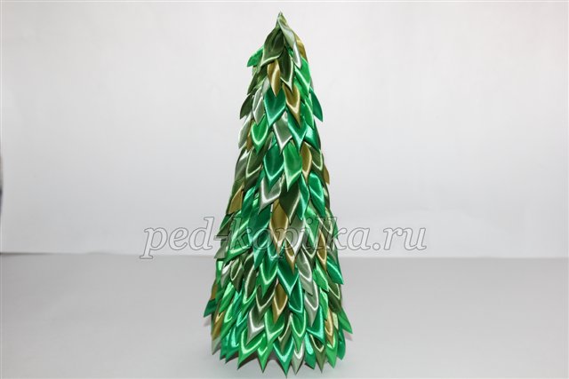 Ялинка з атласних стрічок в техніці канзаші. Майстер-клас Ялинка з атласних стрічок в техніці канзаші. Майстер-клас