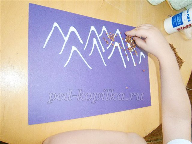 Аплікація з круп і сухих листя Аплікація з круп і сухих листя