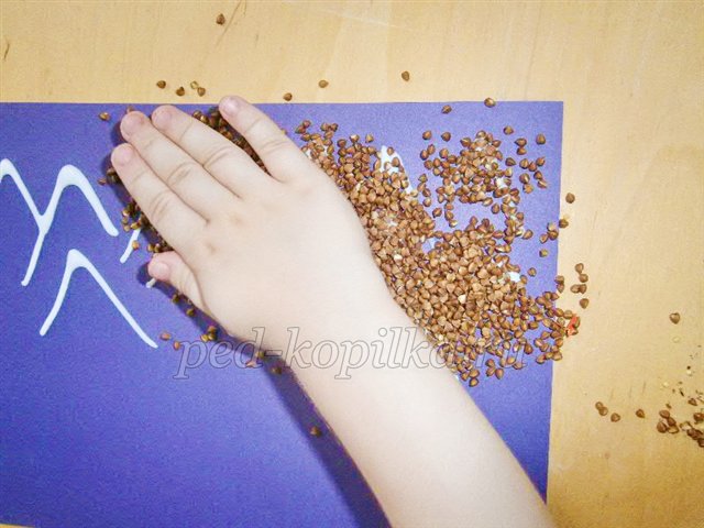 Аплікація з круп і сухих листя Аплікація з круп і сухих листя