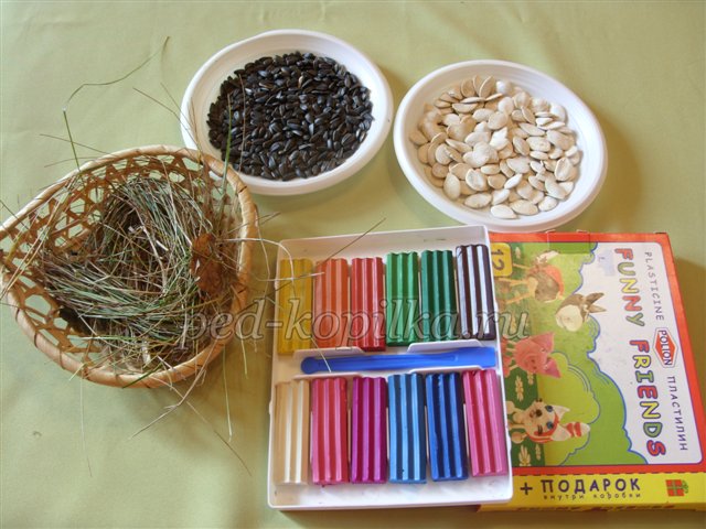 Поробка з природного матеріалу Курочка Чорнушка