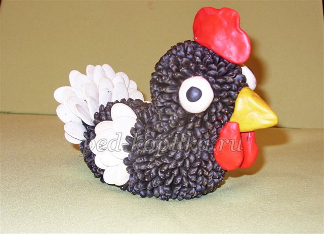 Поробка з природного матеріалу Курочка Чорнушка