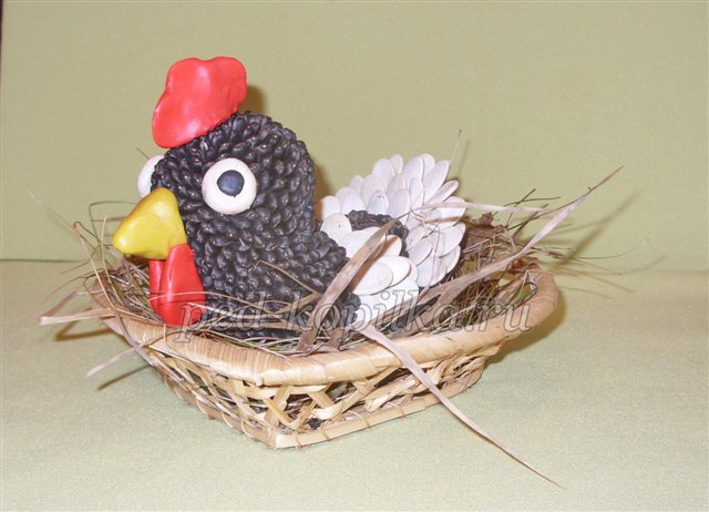 Поробка з природного матеріалу Курочка Чорнушка